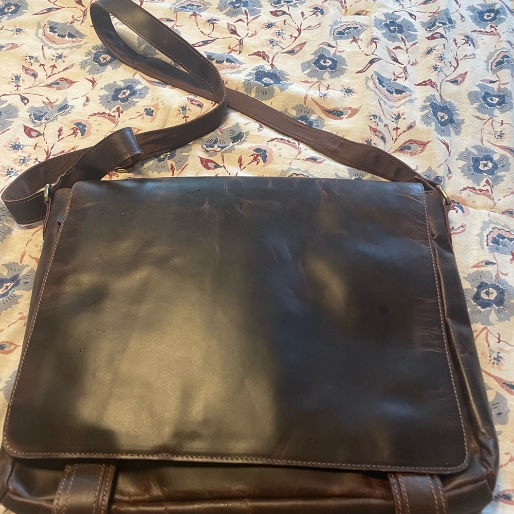 Men's Dark Brown Leather Messenger Bag - Sleek Professional Carry